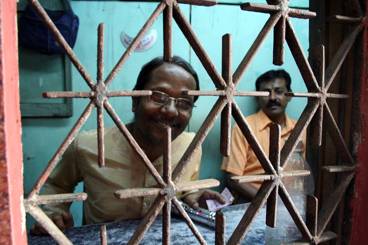 <span style="color:white">Kolkata, 2006</span>